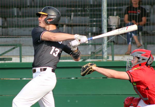  Senior baseball player Eli Herren
